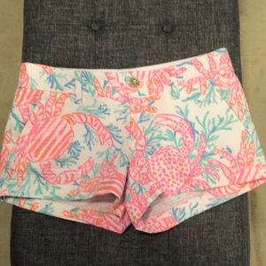 NWOT Lilly Pulitzer Walsh short size 6